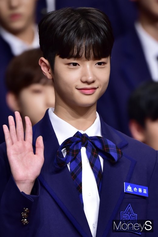 [머니S포토] 프로듀스X101 손동표, '누님 팬 홀리는 아기 피부'