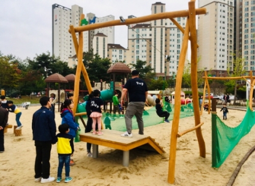 김포시는 경기 아이누리 놀이터 조성사업의 일환으로 걸포중앙공원에 모험놀이터를 조성했다./사진제공=김포시청