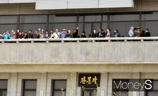 [머니S포토] JSA 북측 판문각이 이렇게 가깝다니...