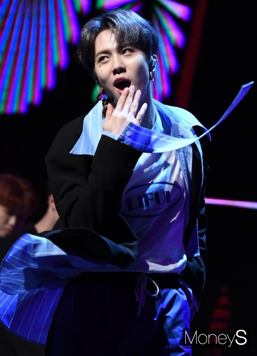 [머니S포토] 김동한 '섹시하게~'