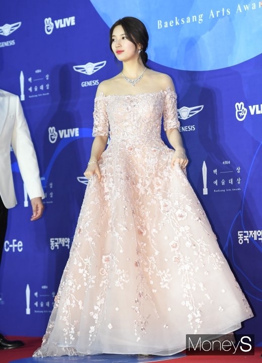 [머니S포토] 수지, 아름다운 드레스 자태