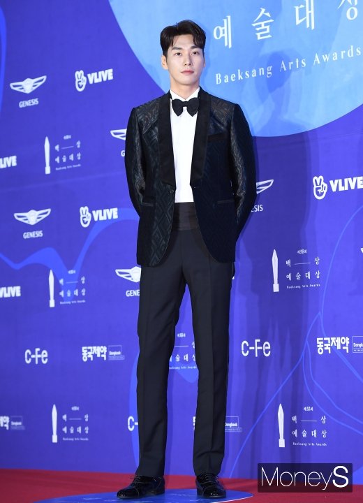 [머니S포토] 김영광, 딱 떨어지는 슈트핏