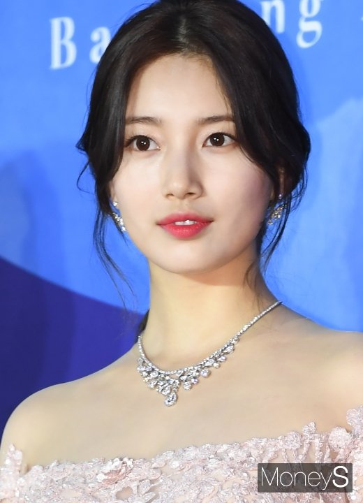 [머니S포토] 수지, 클로즈업 부르는 미모(백상예술대상)