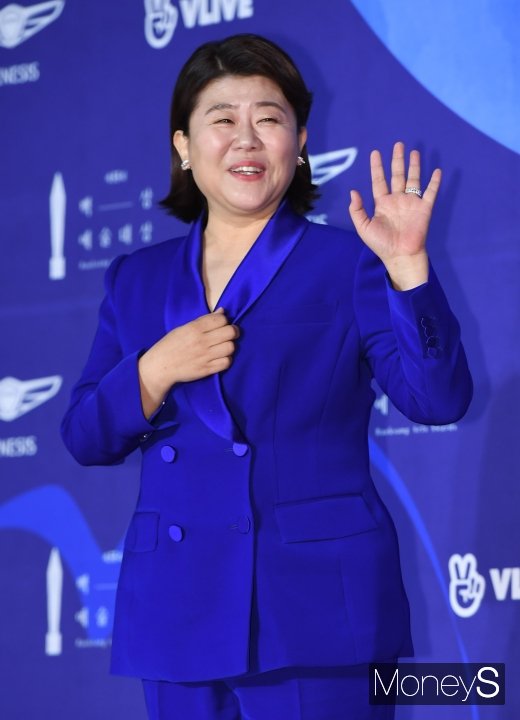 [머니S포토] 이정은 '러블리한 엄마 미소'
