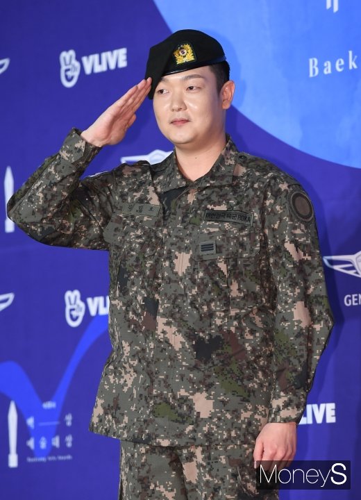[머니S포토] '백상예술대상' 김민호, 군복 입고 백상 참석