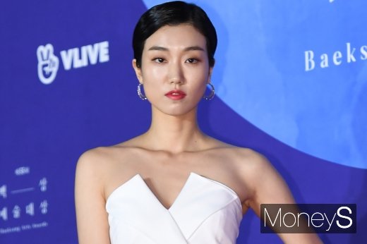 [머니S포토] 이주영 '쇄골 미녀'(백상예술대상)