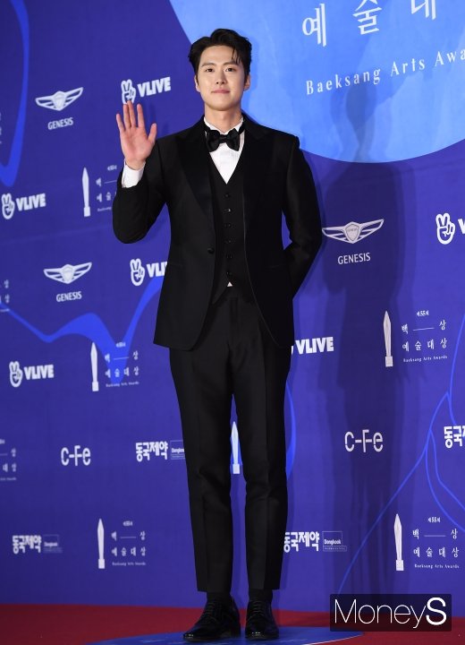 [머니S포토] 공명, 여심 사로잡는 비주얼(백상예술대상)
