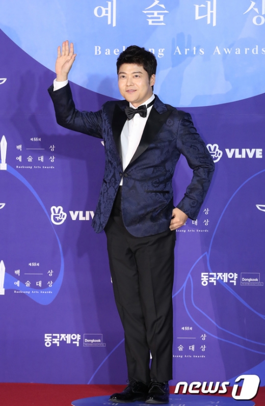 2019 백상예술대상. 전현무. 방송인 전현무가 백상예술대상 TV부문 남자 예능상을 품에 안았다. /사진=뉴스1