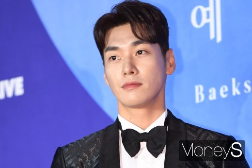 [머니S포토] 김영광 '우수에 찬 눈빛'(백상예술대상)