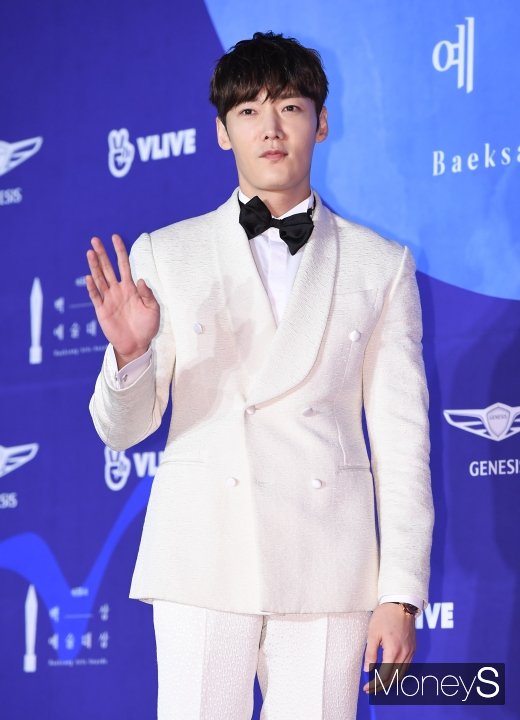 [머니S포토] 최진혁 '멋짐 폭발'