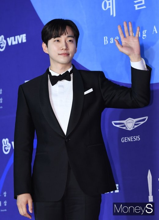 [머니S포토] 이준호 '심쿵 미소와 인사'