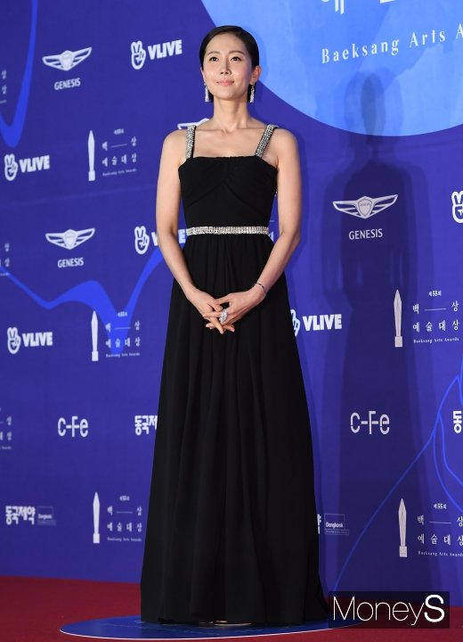 [머니S포토] 염정아, 백상예술대상 나들이