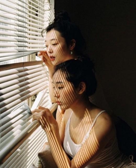 설리, 남경과 올백 머리에 민소매 '묘한 사진'