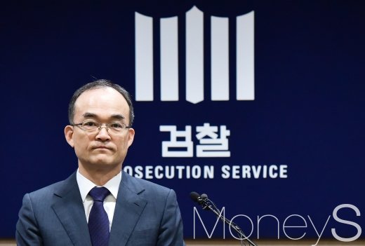 무일 검찰총장이 29일 서울 서초동 대검찰청 본관 소회의실에서 공수처 도입 및 검경수사권 관련 모두발언을 하고 있다. /사진=임한별 기자 