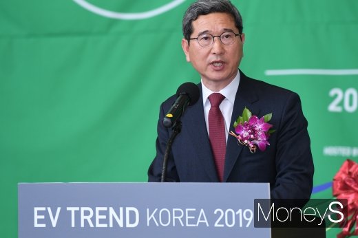 [머니S포토] 축사하는 김학용 환경노동위원장