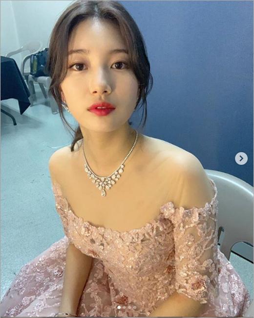 수지, 우아한 핑크 드레스 룩… 