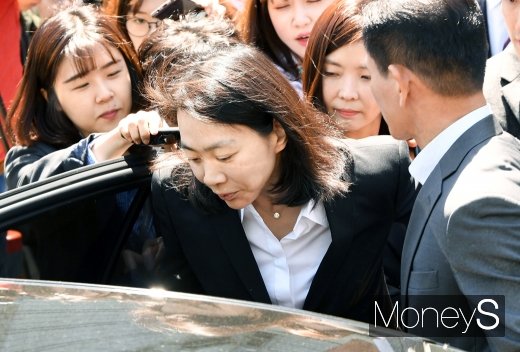 [머니S포토] 굳게 입 닫은 채 법정 나서는 조현아