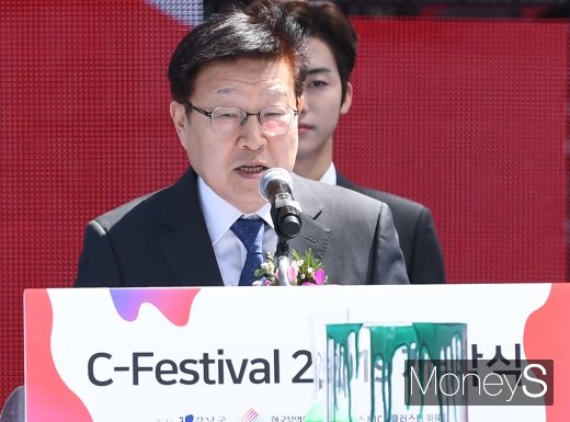 [머니S포토] 축사하는 김영주 회장