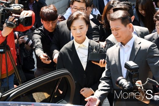 [머니S포토] 첫 공판 마친 이명희, 어떤 심정?