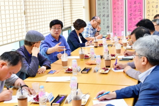 전국자치분권전문가들 간담회 장면. / 사진제공=수원시