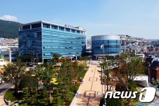 전근향. 사진은 동구시의회. 아파트 경비원에게 막말을 해 의회에서 제명당한 부산지역 기초의원이 행정소송에서 승소하면서 의원직에 복귀했다. /사진=뉴스1