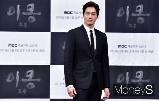 [머니S포토] 유지태, 젠틀함 속 부드러운 카리스마