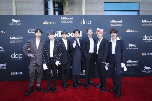 2019 빌보드뮤직어워드 레드카펫 무대에 선 아이돌그룹 방탄소년단. /사진=빅히트엔터테인먼트