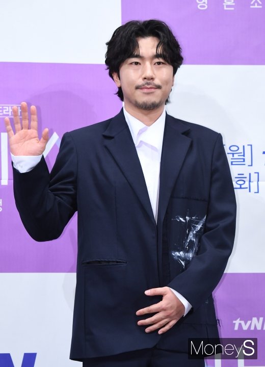 [머니S포토] 어비스 이시언 '형사 역할 맡았어요'