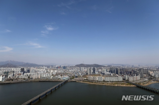 오늘날씨. 오늘(4일)은 고기압의 영향으로 전국이 대체로 맑은 날씨를 보이겠다. /사진=뉴시스