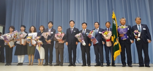 안성시는 3일 경기도가 주관한 겨울철 복지사각지대 발굴지원 평가에서 지난해에 이어 올해도 최우수기관에 선정되는 영예를 안았다. / 사진제공=안성시