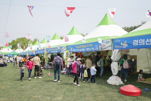 ▲ 어린이날 연휴를 맞아 4∼5일간 의왕 왕송호수 일원에서 열린 ‘2019 의왕철도축제’가 10만여명의 방문객이 축제장을 찾으며 성황리에 종료됐다. / 이하 사진제공=의왕시