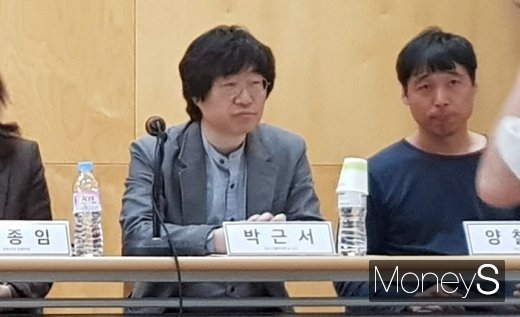 박근서 대구가톨릭대 교수가 토론을 경청하고 있다. /사진=채성오 기자