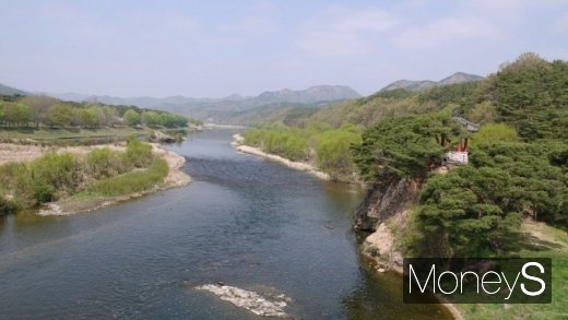 양산팔경 2경 강선대와 금강(양강) 상류 풍경. /사진=박성기 여행 칼럼니스트