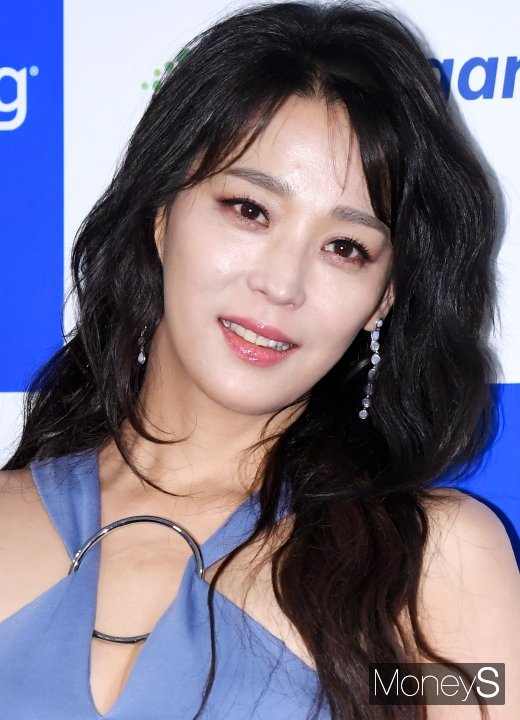 [머니S포토] 한고은 '눈부신 광채 피부'