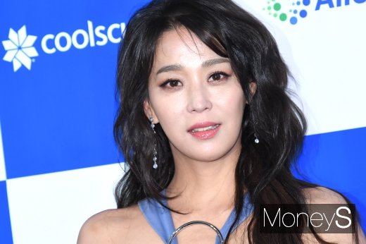 [머니S포토] 한고은, 감탄사 나오는 동안 미모