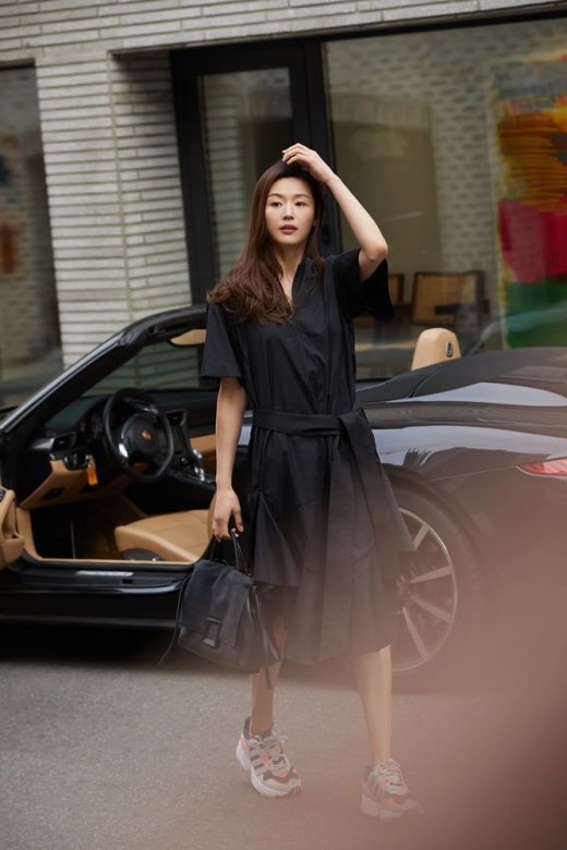 전지현 스포츠카. /사진=루즈앤라운지 제공