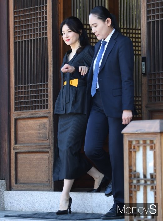 [머니S포토] 이영애, 품격있는 등장