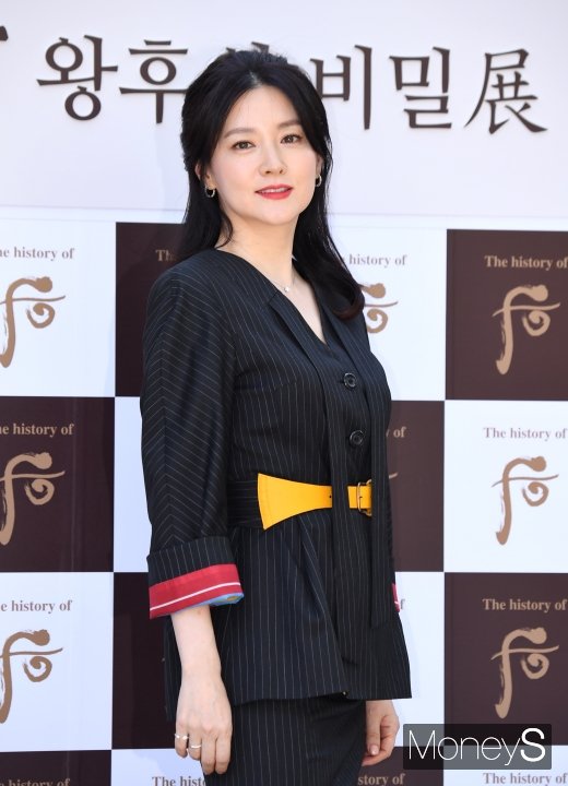 [머니S포토] 이영애 '깨끗한 O2 미소'