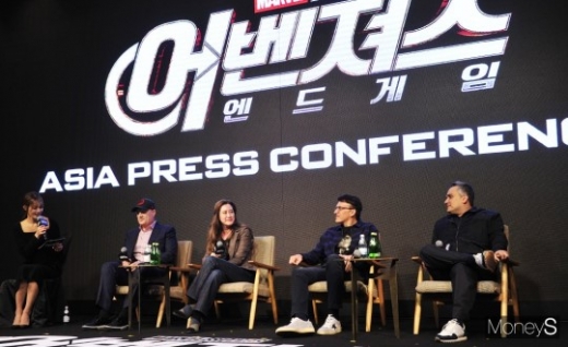 케빈 파이기 마블 스튜디오 대표, 트린 트랜 프로듀서, 안소니 루소, 조 루소 감독(왼쪽부터)이 지난달 15일 오전 서울 종로구 포시즌스 호텔 그랜드 볼룸에서 열린 영화 '어벤져스 : 엔드게임' 내한 프레스 컨퍼런스에 참석하고 있다. /사진=장동규 기자