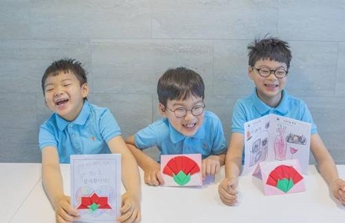 송일국, 삼둥이 '대한민국만세' 근황 공개… 