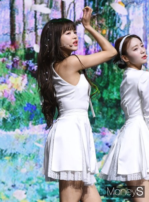 [머니S포토] 오마이걸 유아 '여신의 향기'