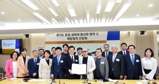 이재명 경기도지사가 지난 8일 오후 경기도청 북부청사에서 열린 ‘경기도 창업 생태계 활성화 협약 및 재창업자 간담회’를 주재했다. / 사진제공=경기도
