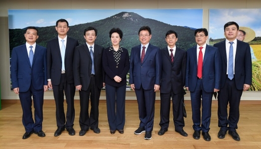 18~19일 이틀간의 일정으로 경북도를 방문한 중국 후난성 부서기 일행. /사진=경상북도 제공.