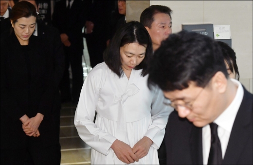 조원태 대한항공 사장과 두 딸인 조현아 전 대한항공 부사장, 조현민 전 대한항공 전무 등 유족들이 故 조양호 한진그룹 회장의 영결식장으로 향하고 있다. /사진=머니투데이 DB