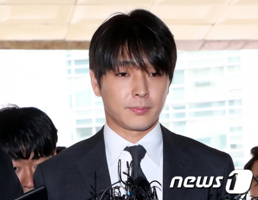 '집단 성폭행 혐의' 최종훈 영장실질심사 출석 (속보)