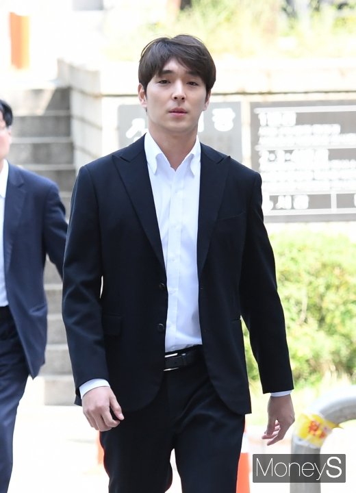 [머니S포토] 최종훈, 영장실질심사 출석