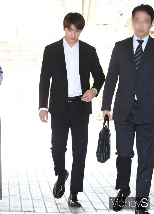 [머니S포토] 법정 향하는 FT아일랜드 출신 최종훈
