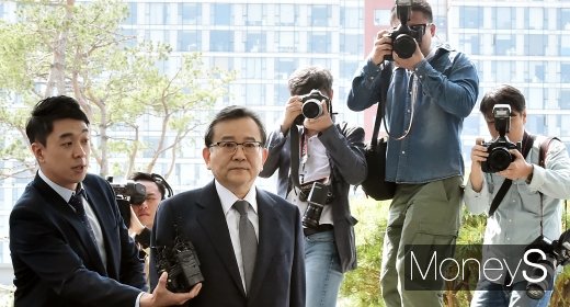 [머니S포토] 김학의 전 차관, 첫 공개 소환 조사