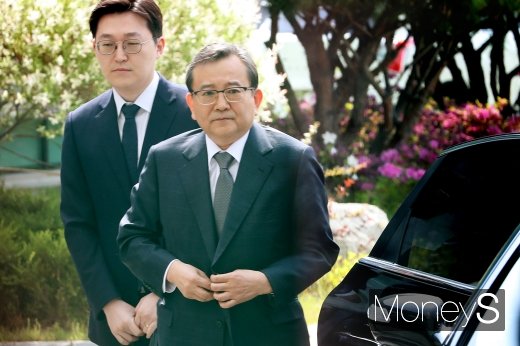 [머니S포토] 검찰 조사 출석하는 김학의 전 차관