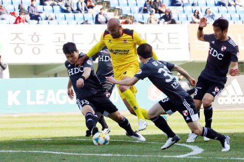 지난 3월17일 부산전 펠리페 드리블/사진제공=광주FC